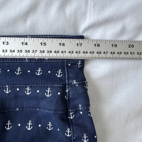 NOBO Women's 17 Mid-Rise‎ Nautical Theme Shorts Navy Blue Allover Anchor Stretch - Picture 8 of 12